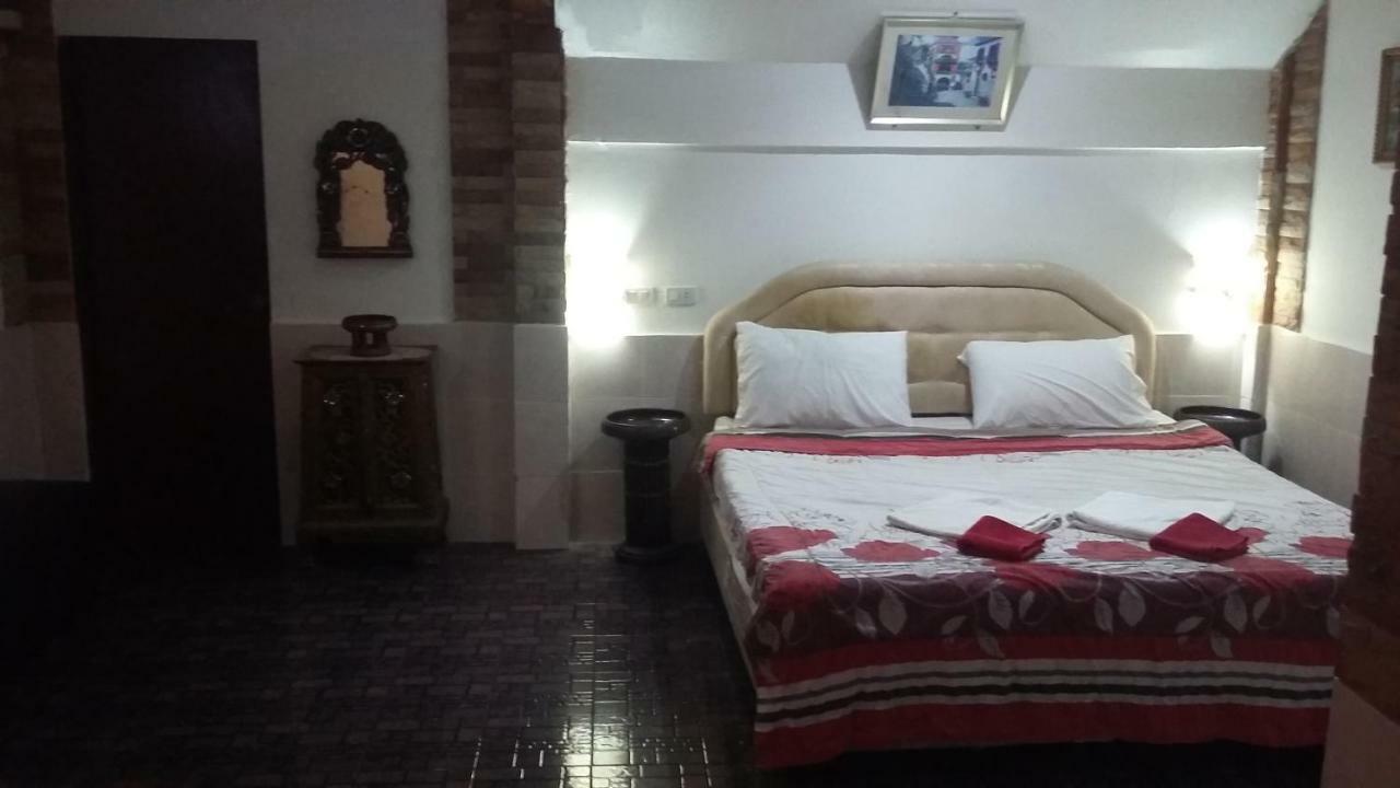 Jasmin Guest House Pattaya Extérieur photo