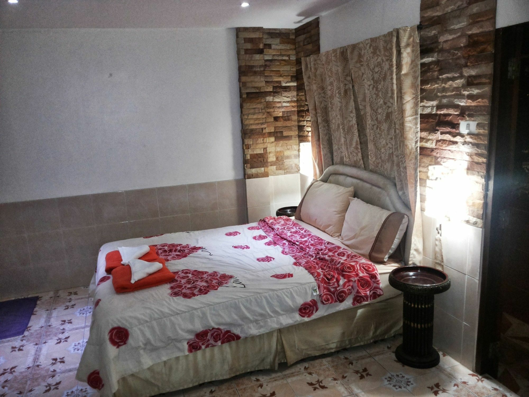 Jasmin Guest House Pattaya Extérieur photo